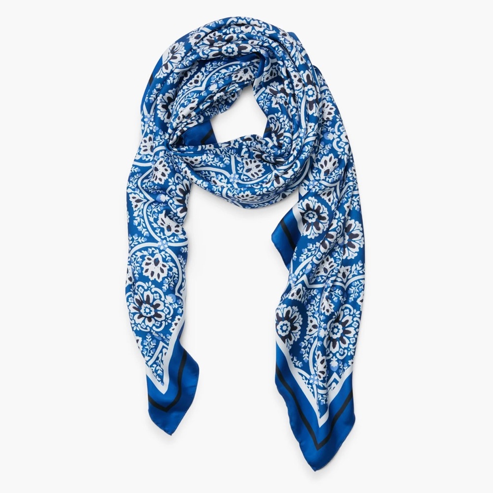 NWOT Tuckernuck Navy Medallion Scarf
